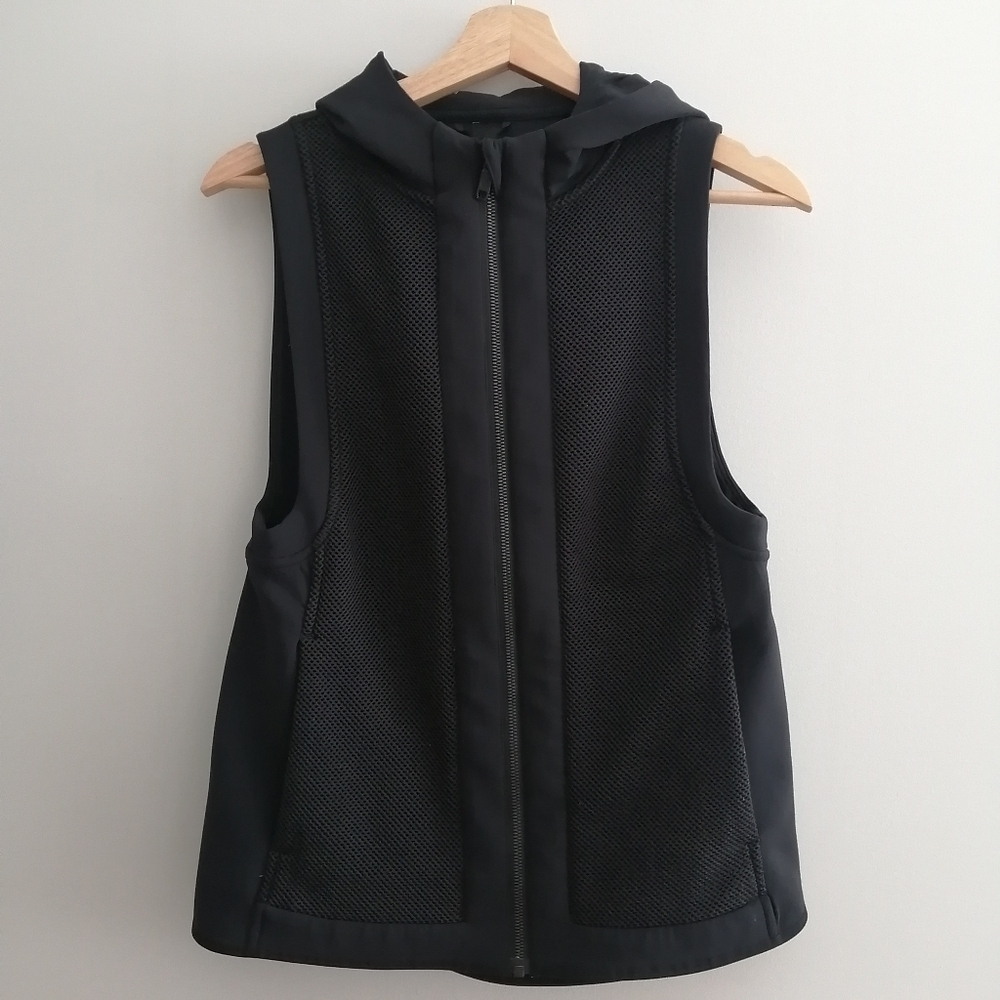 Lululemon The Spaces in Between Black Mesh Vest with Hood Small